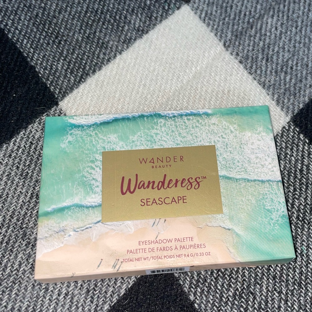 WANDER BEAUTY
Wanderess Seascape Eyeshadow Palette